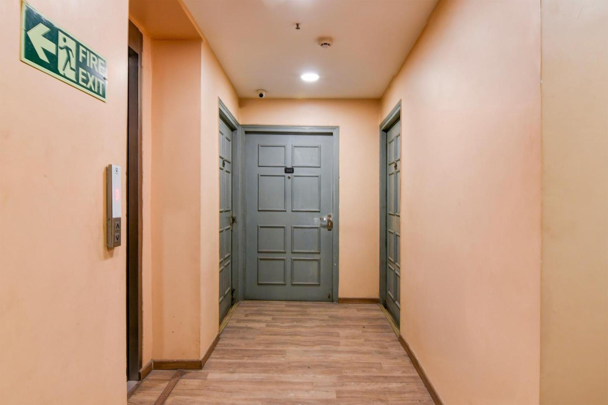 Super Townhouse Vip Road Formerly The Sky Calcutá Exterior foto