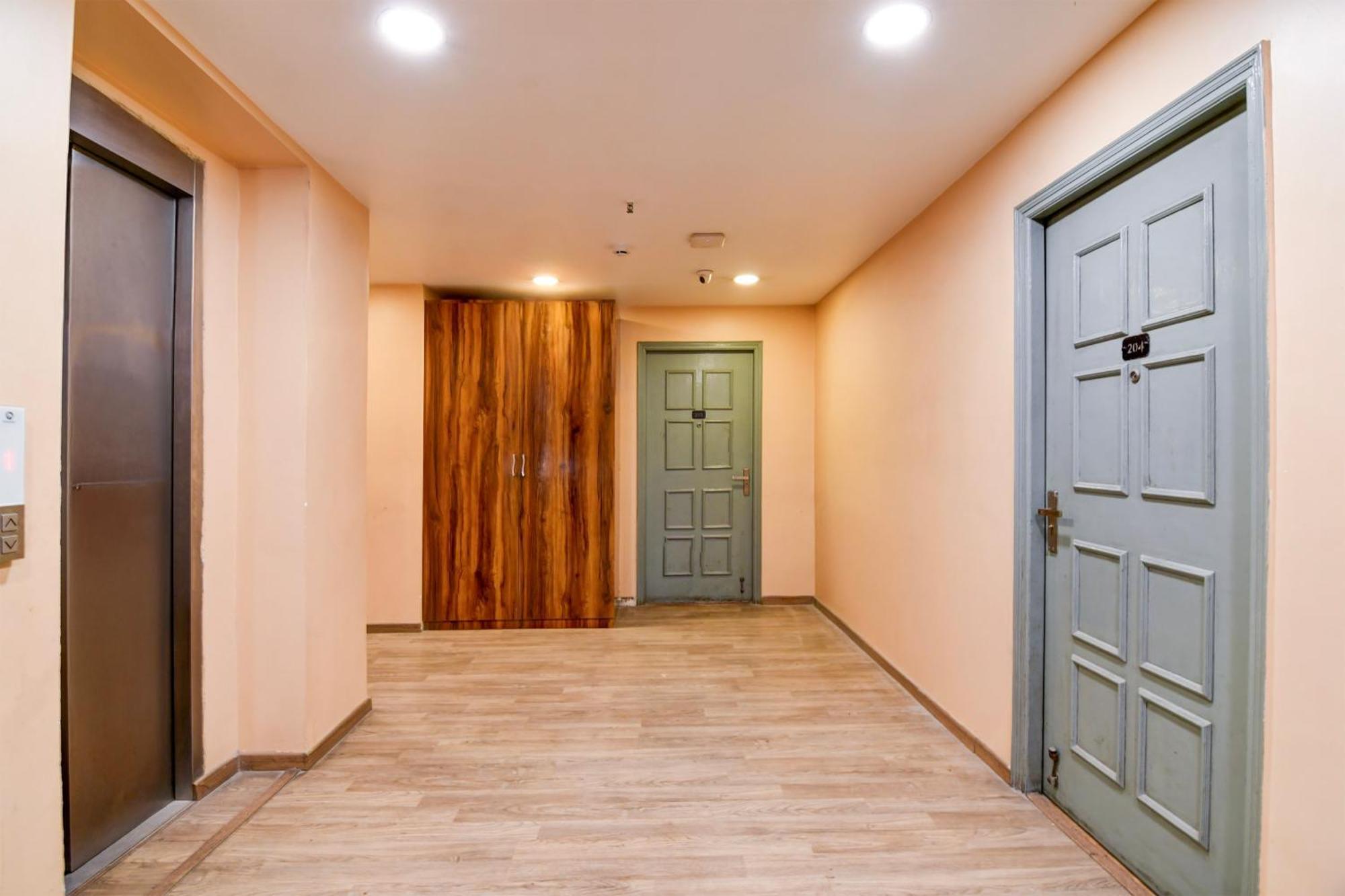 Super Townhouse Vip Road Formerly The Sky Calcutá Exterior foto