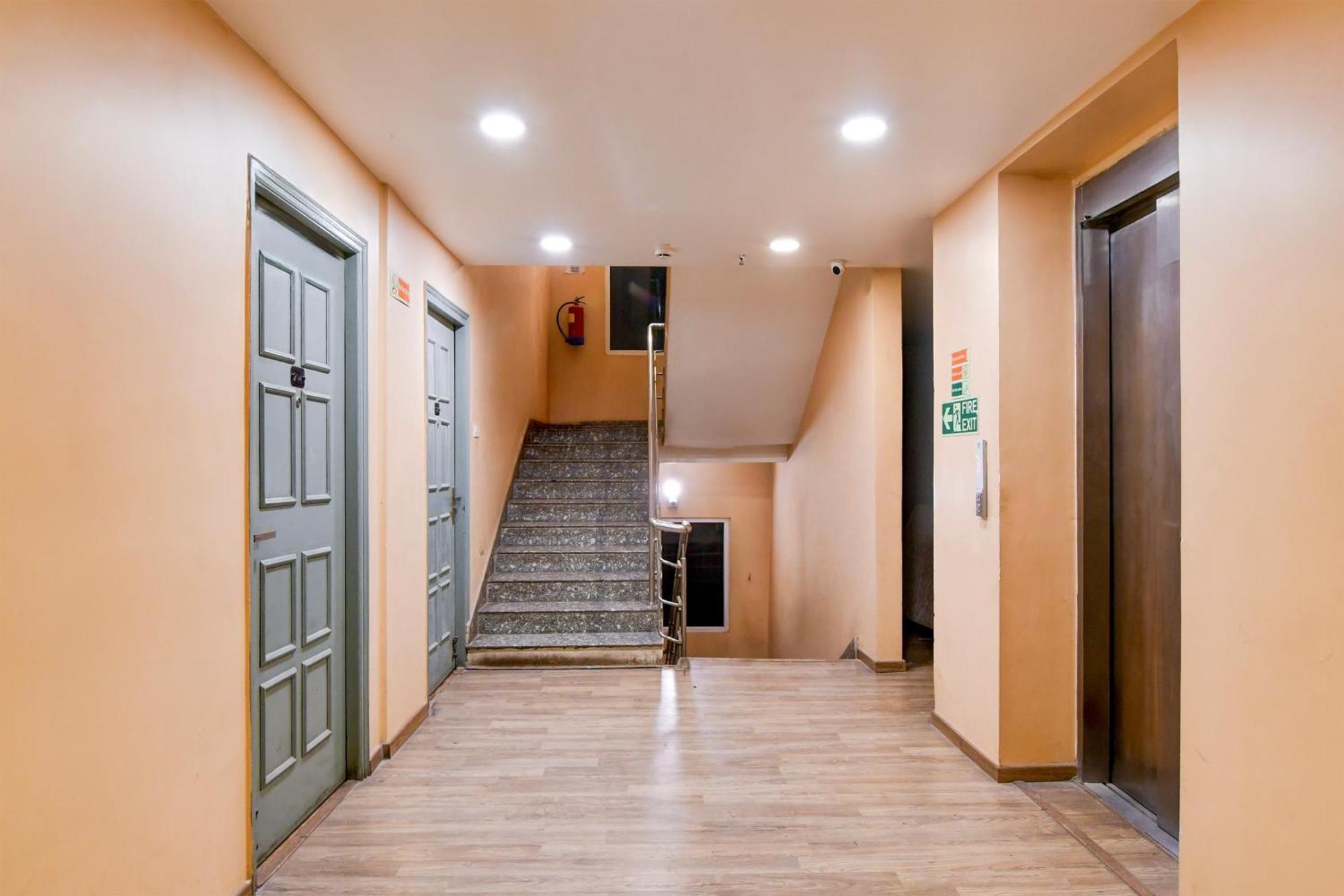 Super Townhouse Vip Road Formerly The Sky Calcutá Exterior foto